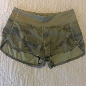 Lululemon speed shorts camo 4